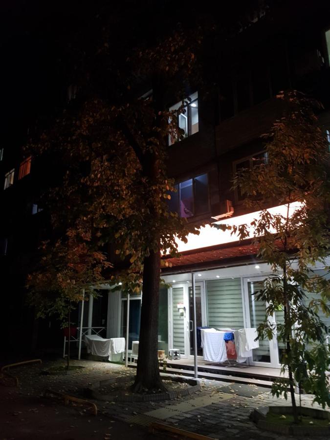 Отличная квартира со всеми удобствами. Алматы Экстерьер фото